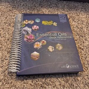 Young Living Essential Oils Desk Reference - Eighth Edition